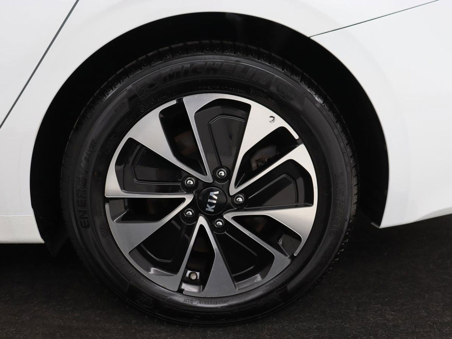 Kia Ceed 1.6 GDI PHEV DynamicPlusLine | Stoel & stuurverwarming | Adaptive cruise | Memory | Camera | Carplay | Full LED | Achterbankverwarming | Navigatie | Keyless