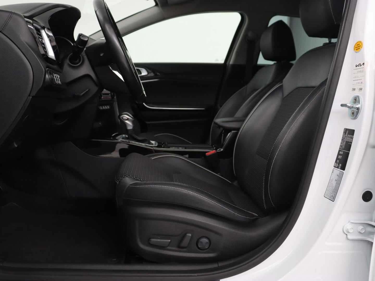 Kia Ceed 1.6 GDI PHEV DynamicPlusLine | Stoel & stuurverwarming | Adaptive cruise | Memory | Camera | Carplay | Full LED | Achterbankverwarming | Navigatie | Keyless