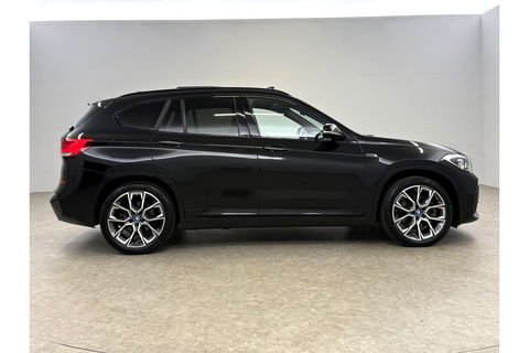 BMW X1 xDrive25e M-Sport 163PK Pano Lazer LED Sfeer Trekhaak Carplay Head-up Camera Virtual Clima Cruise Navi PDC 19''LMV