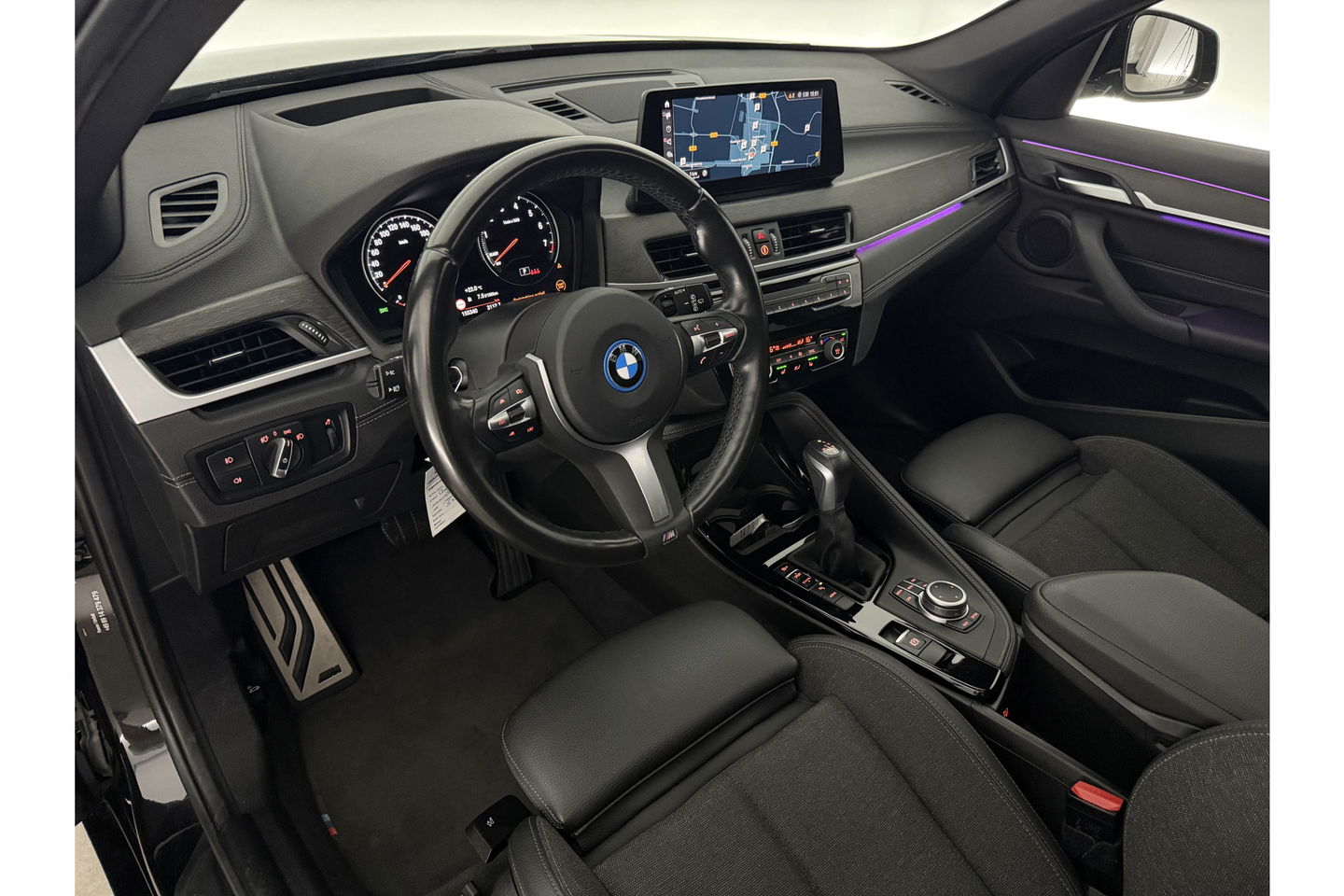 BMW X1 xDrive25e M-Sport 163PK Pano Lazer LED Sfeer Trekhaak Carplay Head-up Camera Virtual Clima Cruise Navi PDC 19''LMV