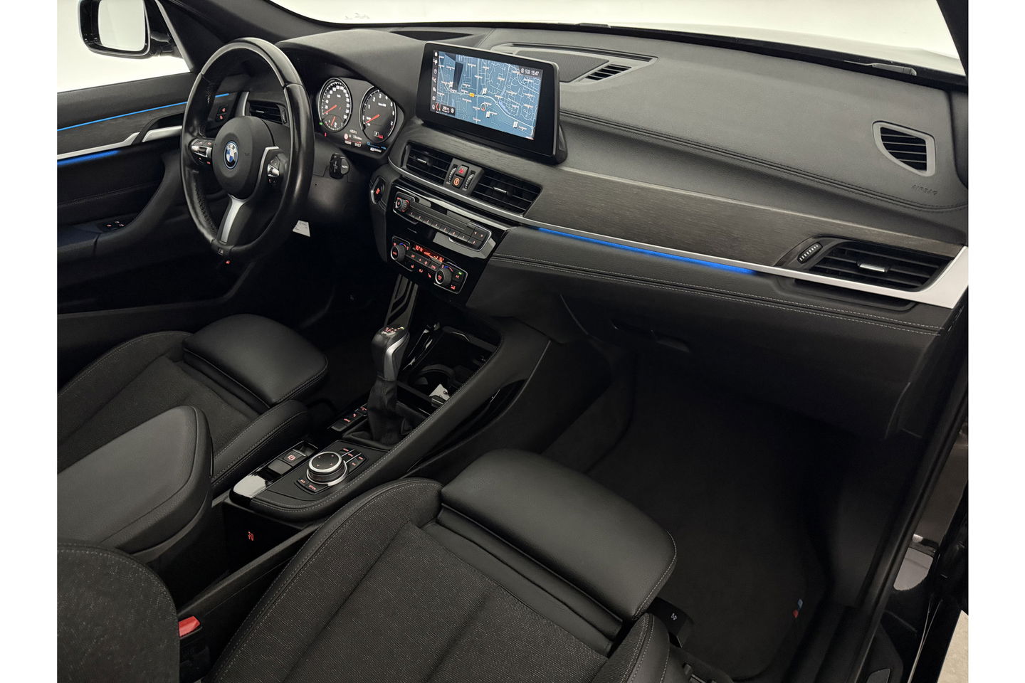 BMW X1 xDrive25e M-Sport 163PK Pano Lazer LED Sfeer Trekhaak Carplay Head-up Camera Virtual Clima Cruise Navi PDC 19''LMV