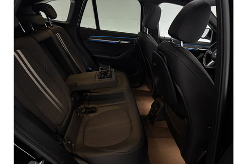 BMW X1 xDrive25e M-Sport 163PK Pano Lazer LED Sfeer Trekhaak Carplay Head-up Camera Virtual Clima Cruise Navi PDC 19''LMV
