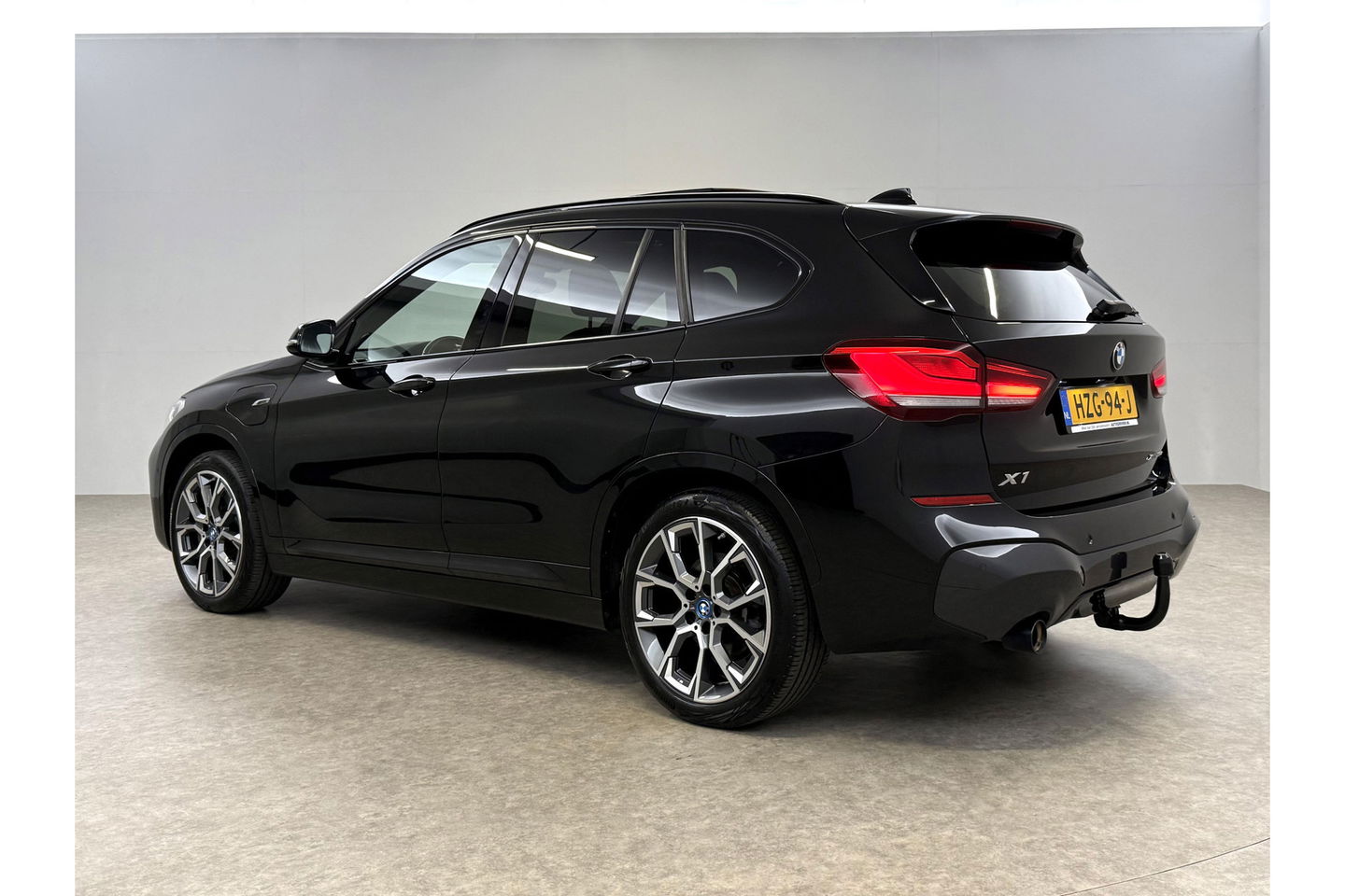 BMW X1 xDrive25e M-Sport 163PK Pano Lazer LED Sfeer Trekhaak Carplay Head-up Camera Virtual Clima Cruise Navi PDC 19''LMV