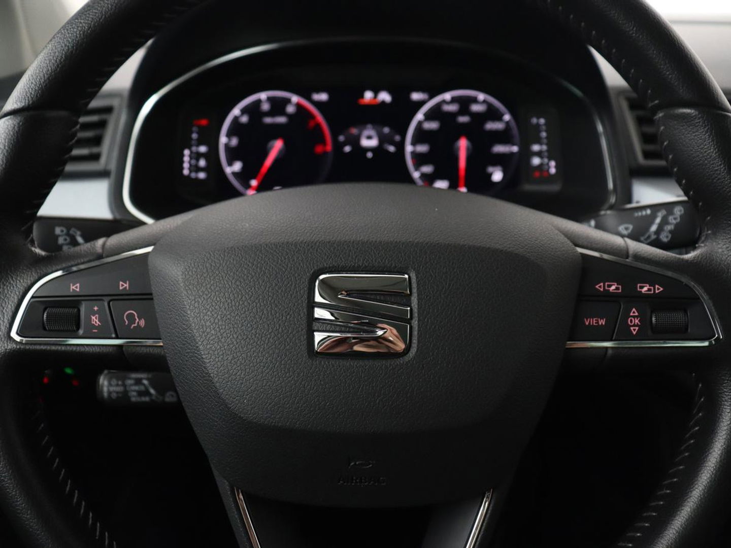SEAT Arona 1.0 TSI Style Business Intense Plus | Stoelverwarming | Trekhaak | Virtual Cockpit | Adaptive cruise | Carplay | Alcantara | Full LED | Keyless | Navigatie