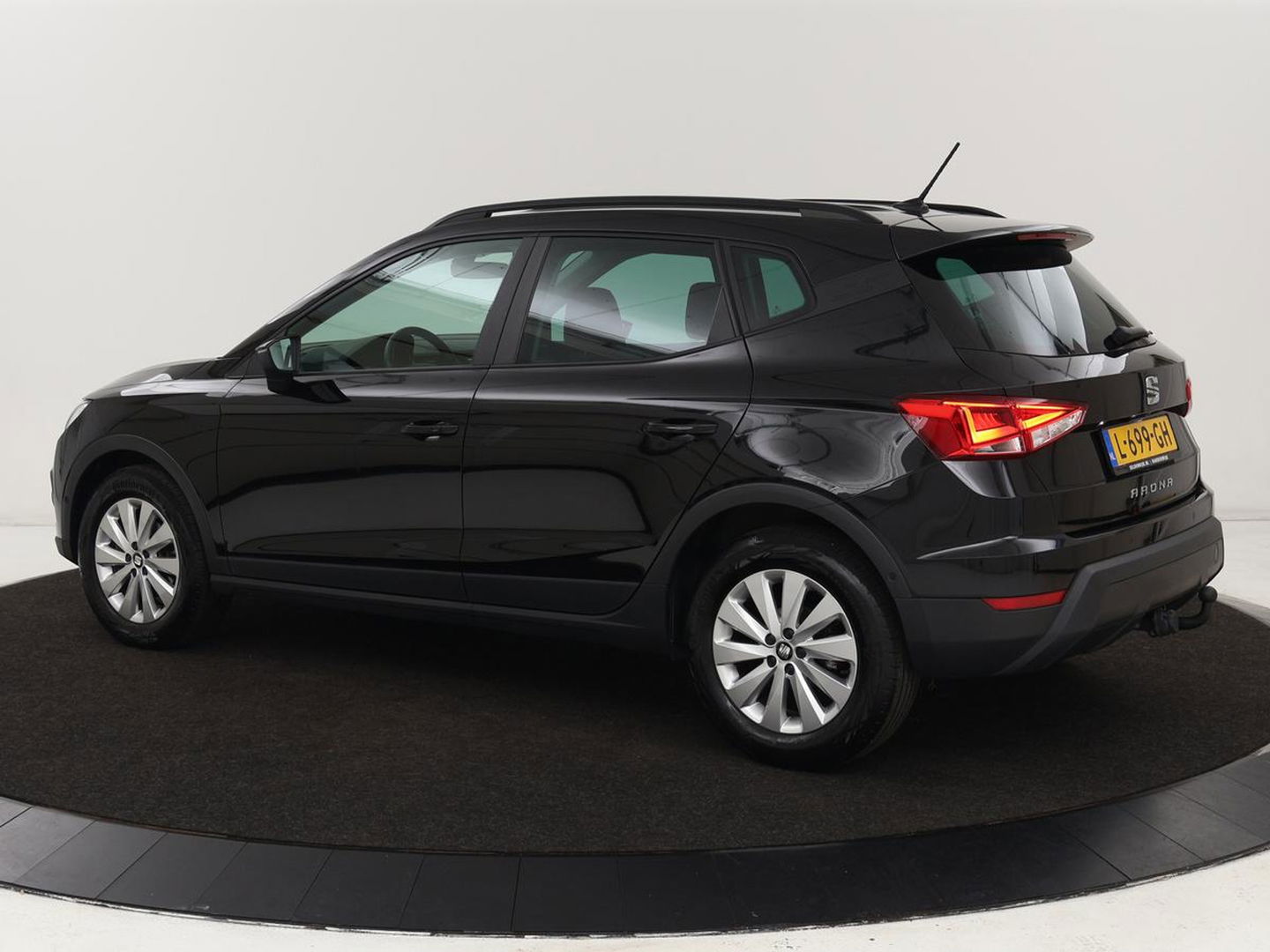 SEAT Arona 1.0 TSI Style Business Intense Plus | Stoelverwarming | Trekhaak | Virtual Cockpit | Adaptive cruise | Carplay | Alcantara | Full LED | Keyless | Navigatie