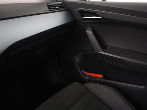 SEAT Arona 1.0 TSI Style Business Intense Plus | Stoelverwarming | Trekhaak | Virtual Cockpit | Adaptive cruise | Carplay | Alcantara | Full LED | Keyless | Navigatie