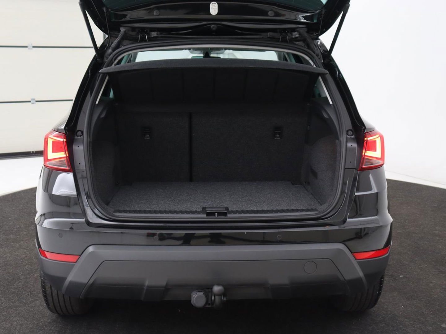 SEAT Arona 1.0 TSI Style Business Intense Plus | Stoelverwarming | Trekhaak | Virtual Cockpit | Adaptive cruise | Carplay | Alcantara | Full LED | Keyless | Navigatie