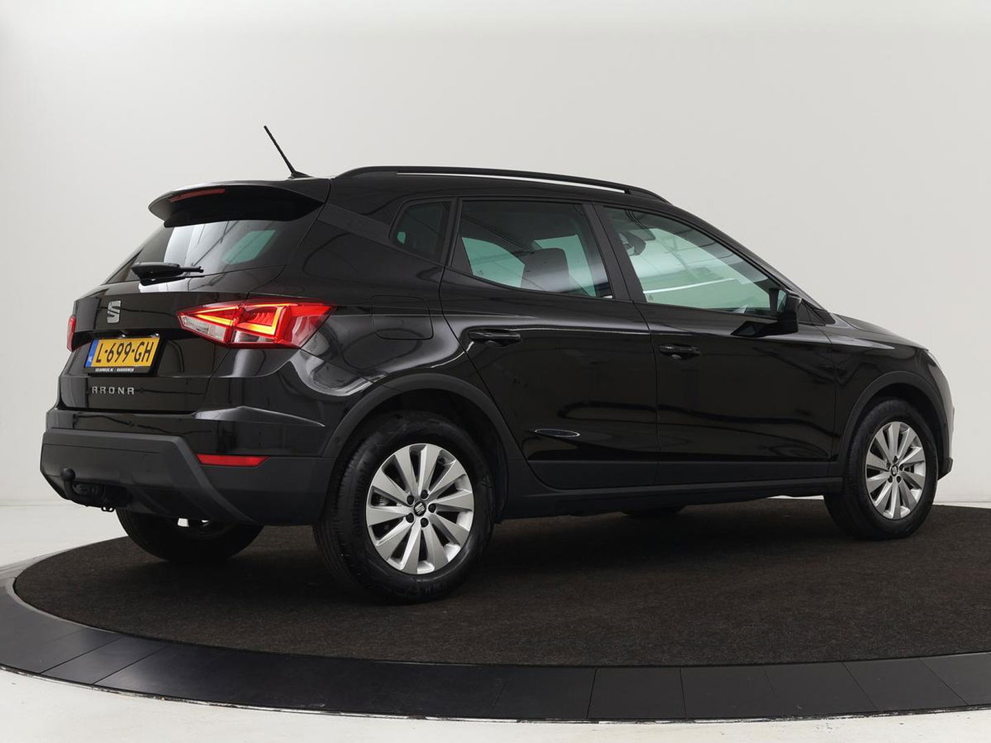 SEAT Arona 1.0 TSI Style Business Intense Plus | Stoelverwarming | Trekhaak | Virtual Cockpit | Adaptive cruise | Carplay | Alcantara | Full LED | Keyless | Navigatie