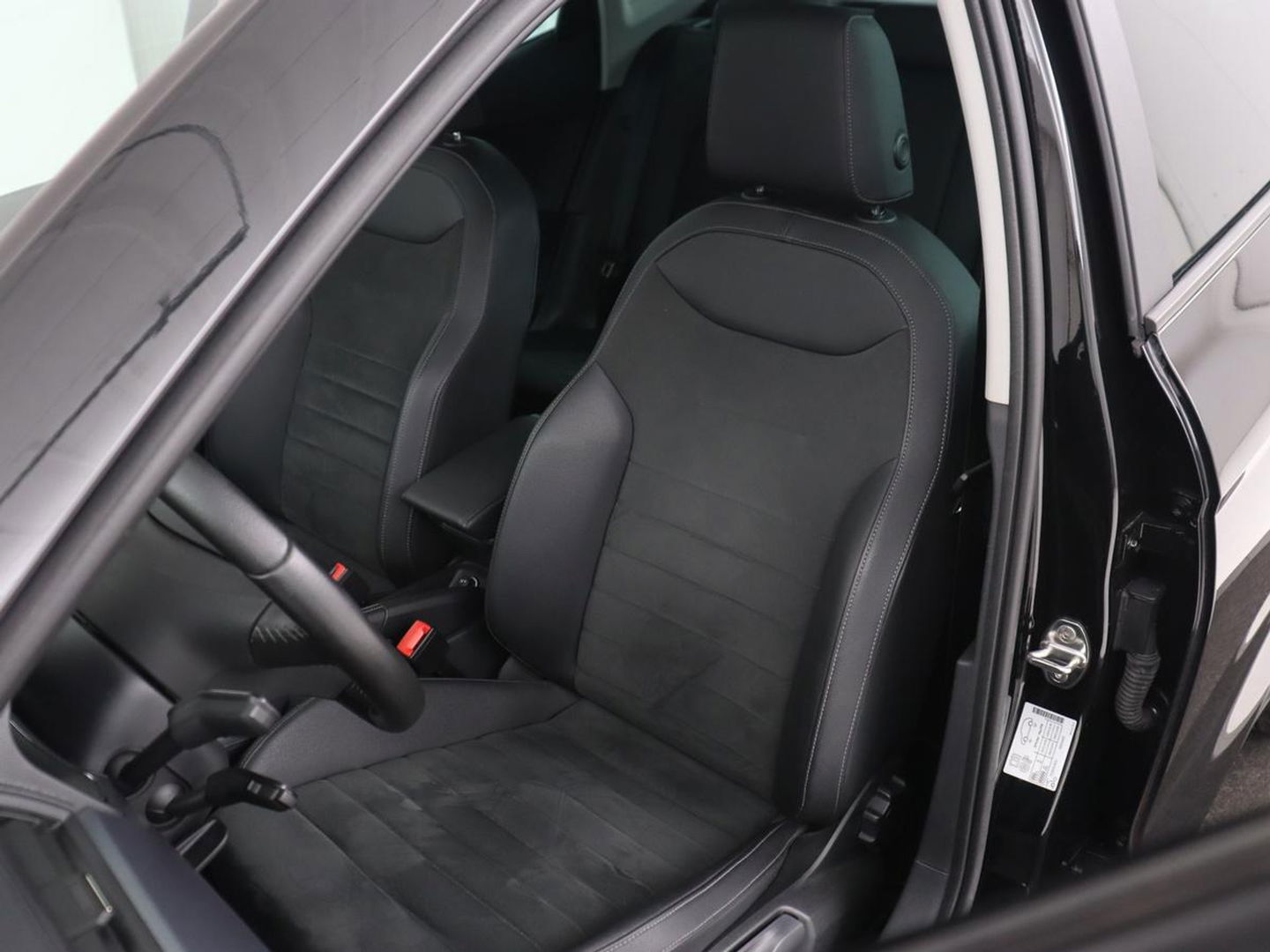 SEAT Arona 1.0 TSI Style Business Intense Plus | Stoelverwarming | Trekhaak | Virtual Cockpit | Adaptive cruise | Carplay | Alcantara | Full LED | Keyless | Navigatie