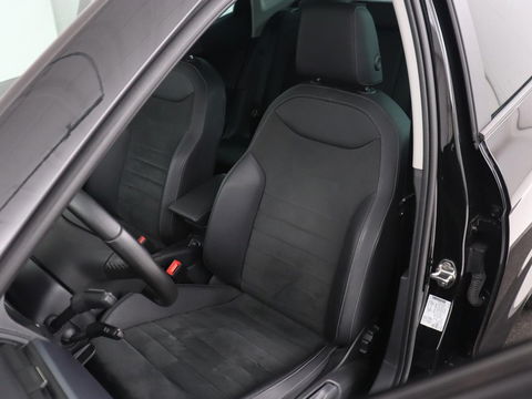 SEAT Arona 1.0 TSI Style Business Intense Plus | Stoelverwarming | Trekhaak | Virtual Cockpit | Adaptive cruise | Carplay | Alcantara | Full LED | Keyless | Navigatie