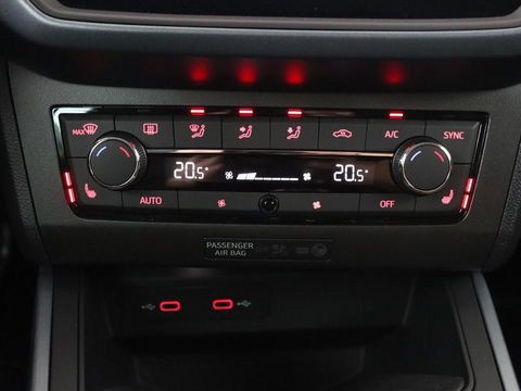 SEAT Arona 1.0 TSI Style Business Intense Plus | Stoelverwarming | Trekhaak | Virtual Cockpit | Adaptive cruise | Carplay | Alcantara | Full LED | Keyless | Navigatie