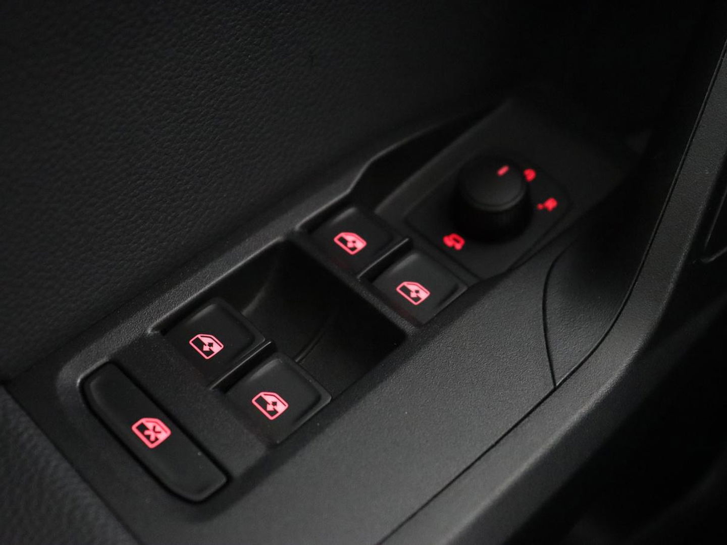 SEAT Arona 1.0 TSI Style Business Intense Plus | Stoelverwarming | Trekhaak | Virtual Cockpit | Adaptive cruise | Carplay | Alcantara | Full LED | Keyless | Navigatie