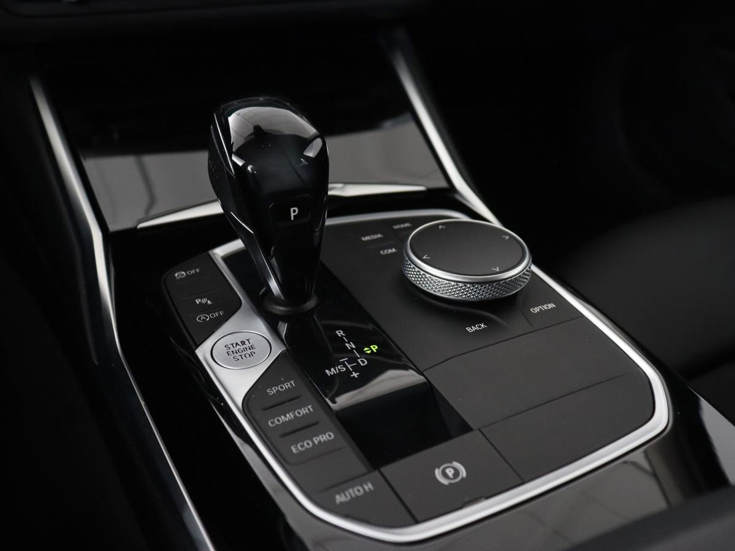 BMW 3 Serie 318i Executive Edition | Sport Line | Trekhaak | Sportstoelen | Carplay | Half leder | Live Cockpit | Navigatie | Climate control | Parkeerhulp