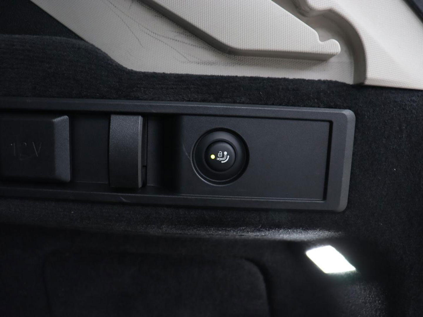 BMW 3 Serie 318i Executive Edition | Sport Line | Trekhaak | Sportstoelen | Carplay | Half leder | Live Cockpit | Navigatie | Climate control | Parkeerhulp