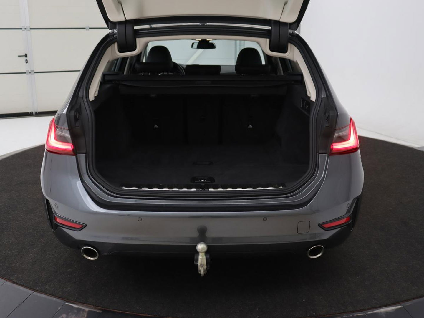 BMW 3 Serie 318i Executive Edition | Sport Line | Trekhaak | Sportstoelen | Carplay | Half leder | Live Cockpit | Navigatie | Climate control | Parkeerhulp