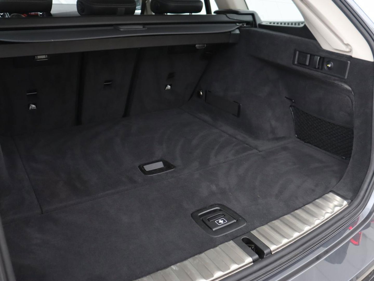 BMW 3 Serie 318i Executive Edition | Sport Line | Trekhaak | Sportstoelen | Carplay | Half leder | Live Cockpit | Navigatie | Climate control | Parkeerhulp