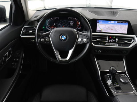 BMW 3 Serie 318i Executive Edition | Sport Line | Trekhaak | Sportstoelen | Carplay | Half leder | Live Cockpit | Navigatie | Climate control | Parkeerhulp