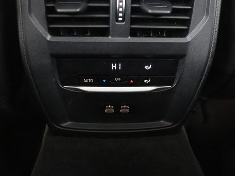 BMW 3 Serie 318i Executive Edition | Sport Line | Trekhaak | Sportstoelen | Carplay | Half leder | Live Cockpit | Navigatie | Climate control | Parkeerhulp