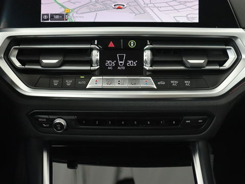 BMW 3 Serie 318i Executive Edition | Sport Line | Trekhaak | Sportstoelen | Carplay | Half leder | Live Cockpit | Navigatie | Climate control | Parkeerhulp