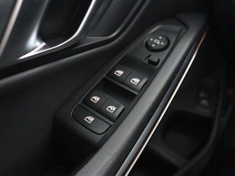 BMW 3 Serie 318i Executive Edition | Sport Line | Trekhaak | Sportstoelen | Carplay | Half leder | Live Cockpit | Navigatie | Climate control | Parkeerhulp