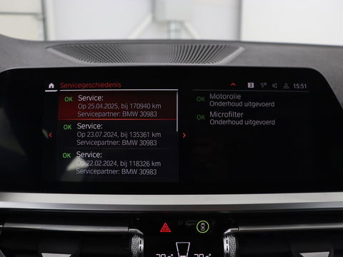 BMW 3 Serie 318i Executive Edition | Sport Line | Trekhaak | Sportstoelen | Carplay | Half leder | Live Cockpit | Navigatie | Climate control | Parkeerhulp