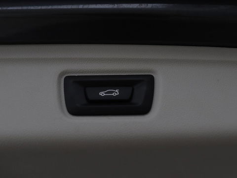 BMW 3 Serie 318i Executive Edition | Sport Line | Trekhaak | Sportstoelen | Carplay | Half leder | Live Cockpit | Navigatie | Climate control | Parkeerhulp