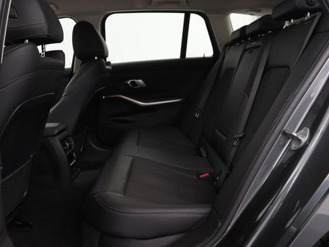 BMW 3 Serie 318i Executive Edition | Sport Line | Trekhaak | Sportstoelen | Carplay | Half leder | Live Cockpit | Navigatie | Climate control | Parkeerhulp