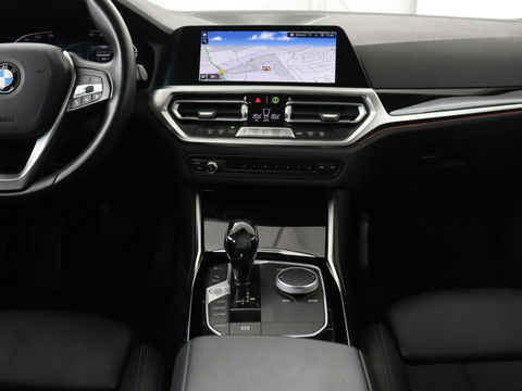 BMW 3 Serie 318i Executive Edition | Sport Line | Trekhaak | Sportstoelen | Carplay | Half leder | Live Cockpit | Navigatie | Climate control | Parkeerhulp