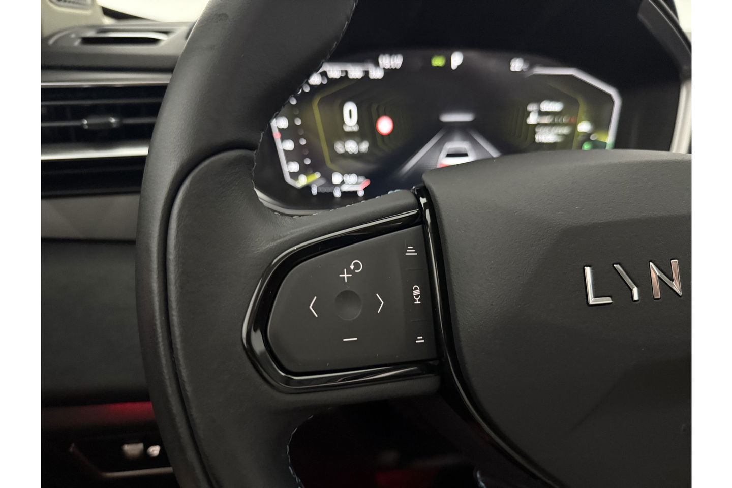 Lynk Co 01 1.5 262PK Pano LED Sfeer 360 Camera Memory ACC Virtual Carplay Clima Navi PDC 20"LMV