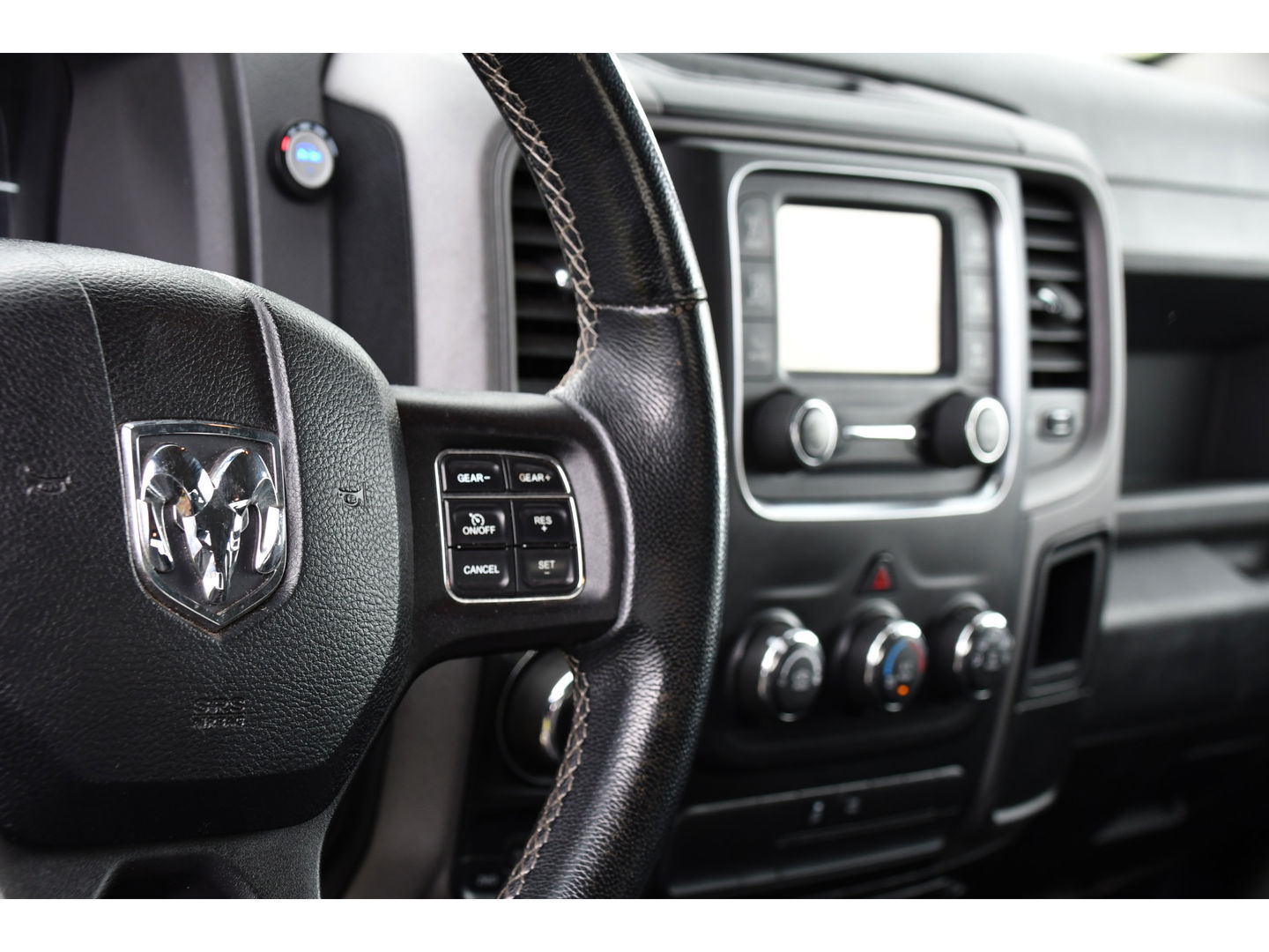 Dodge Ram 1500 5.7 V8 4x4 Quad Cab 6'4 Camera, Cruise, 402pk, Automaat, Leder, Stoelverwarming, Trekhaak, Multimedia, Uniek!