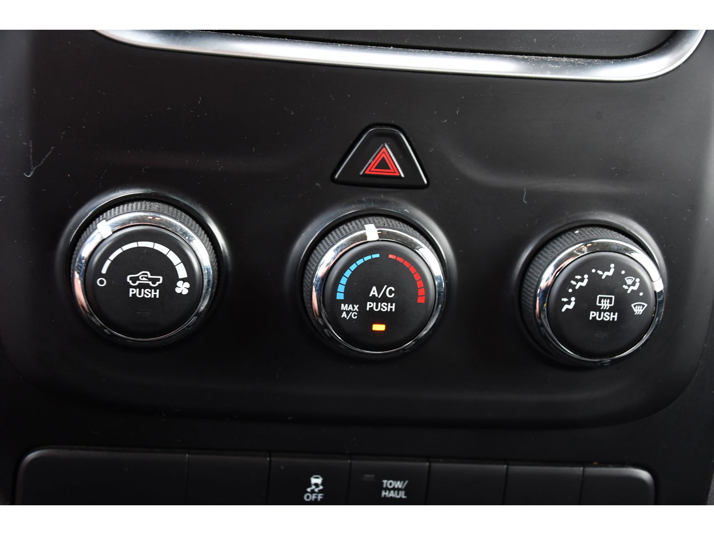 Dodge Ram 1500 5.7 V8 4x4 Quad Cab 6'4 Camera, Cruise, 402pk, Automaat, Leder, Stoelverwarming, Trekhaak, Multimedia, Uniek!