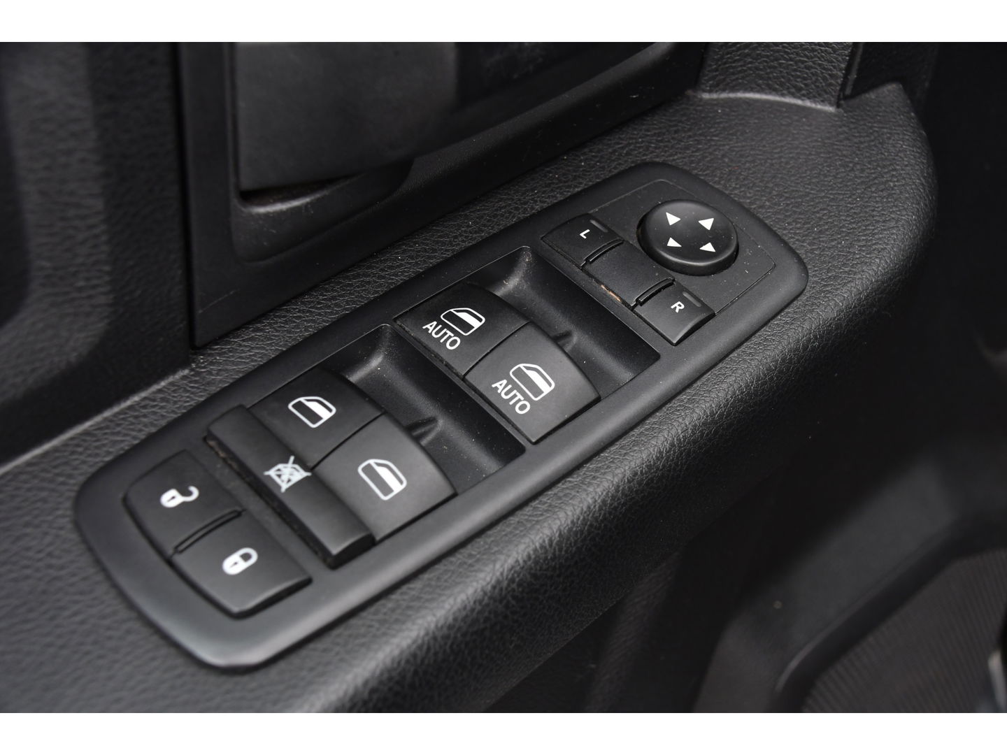 Dodge Ram 1500 5.7 V8 4x4 Quad Cab 6'4 Camera, Cruise, 402pk, Automaat, Leder, Stoelverwarming, Trekhaak, Multimedia, Uniek!