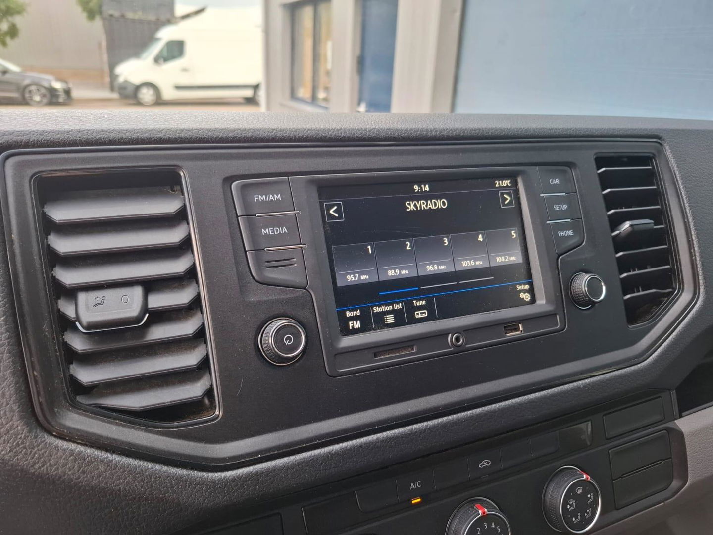 Volkswagen Crafter 35 2.0 TDI L3H3 Trendline IMPERIAL  / TREKHAAK / EURO 6 / NAP / CAMERA