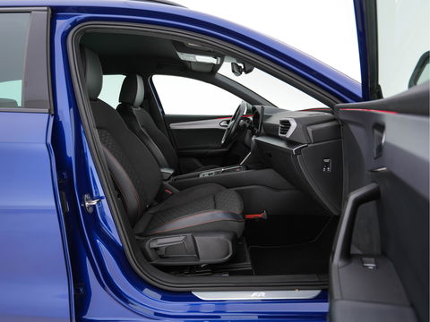 SEAT Leon Sportstourer 1.5 eTSI FR Launch Edition Aut. *FULL-LED | DIGI-COCKPIT | NAVI-FULLMAP | LEATHER-MICROFIBRE | CARPLAY | KEYLESS | SHIFT-PADDLES | SPORT-SEATS | HEATED-SEATS | AMBIENT-LIGHT | CAMERA | ECC | PDC | CRUISE | TOWBAR | 17'