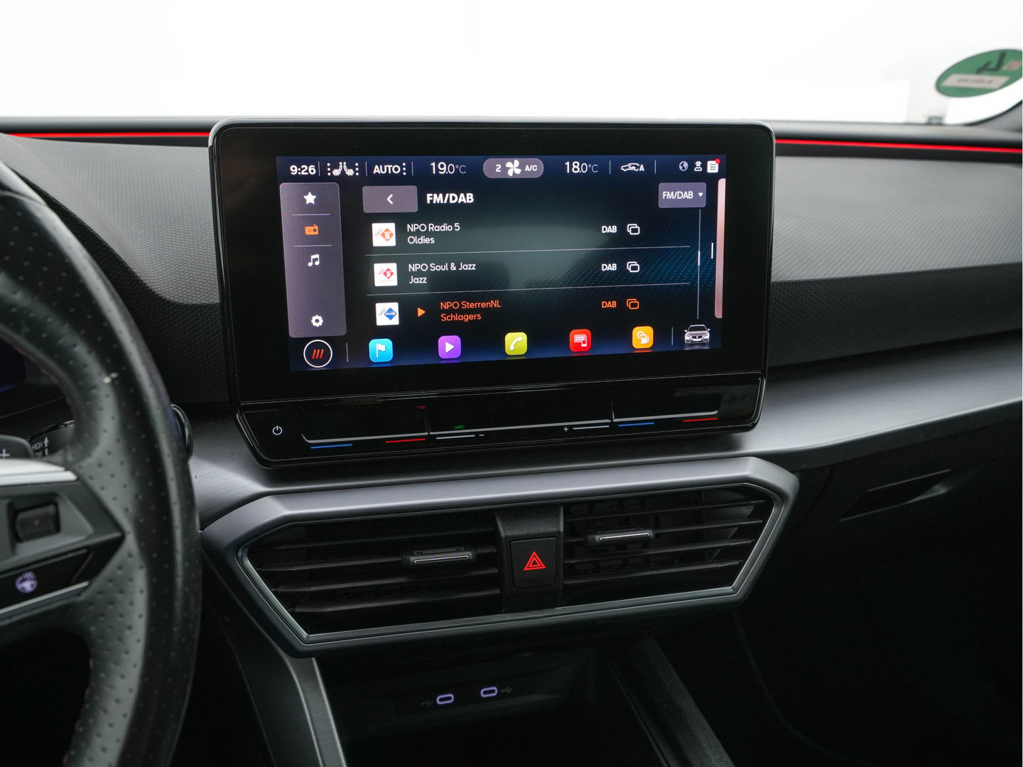 SEAT Leon Sportstourer 1.5 eTSI FR Launch Edition Aut. *FULL-LED | DIGI-COCKPIT | NAVI-FULLMAP | LEATHER-MICROFIBRE | CARPLAY | KEYLESS | SHIFT-PADDLES | SPORT-SEATS | HEATED-SEATS | AMBIENT-LIGHT | CAMERA | ECC | PDC | CRUISE | TOWBAR | 17'