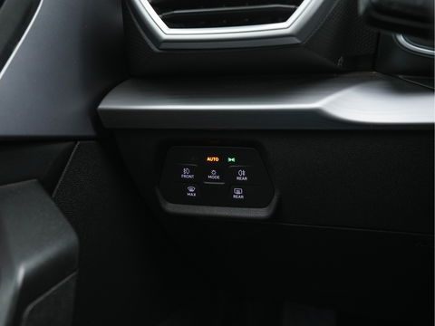 SEAT Leon Sportstourer 1.5 eTSI FR Launch Edition Aut. *FULL-LED | DIGI-COCKPIT | NAVI-FULLMAP | LEATHER-MICROFIBRE | CARPLAY | KEYLESS | SHIFT-PADDLES | SPORT-SEATS | HEATED-SEATS | AMBIENT-LIGHT | CAMERA | ECC | PDC | CRUISE | TOWBAR | 17'