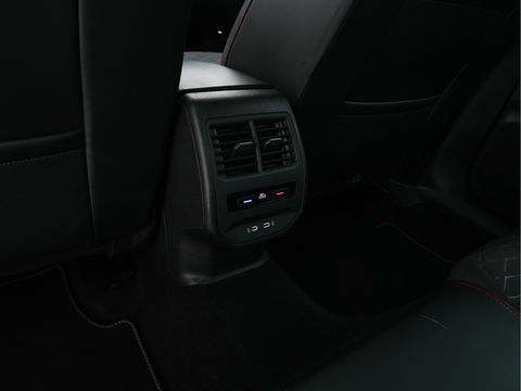 SEAT Leon Sportstourer 1.5 eTSI FR Launch Edition Aut. *FULL-LED | DIGI-COCKPIT | NAVI-FULLMAP | LEATHER-MICROFIBRE | CARPLAY | KEYLESS | SHIFT-PADDLES | SPORT-SEATS | HEATED-SEATS | AMBIENT-LIGHT | CAMERA | ECC | PDC | CRUISE | TOWBAR | 17'