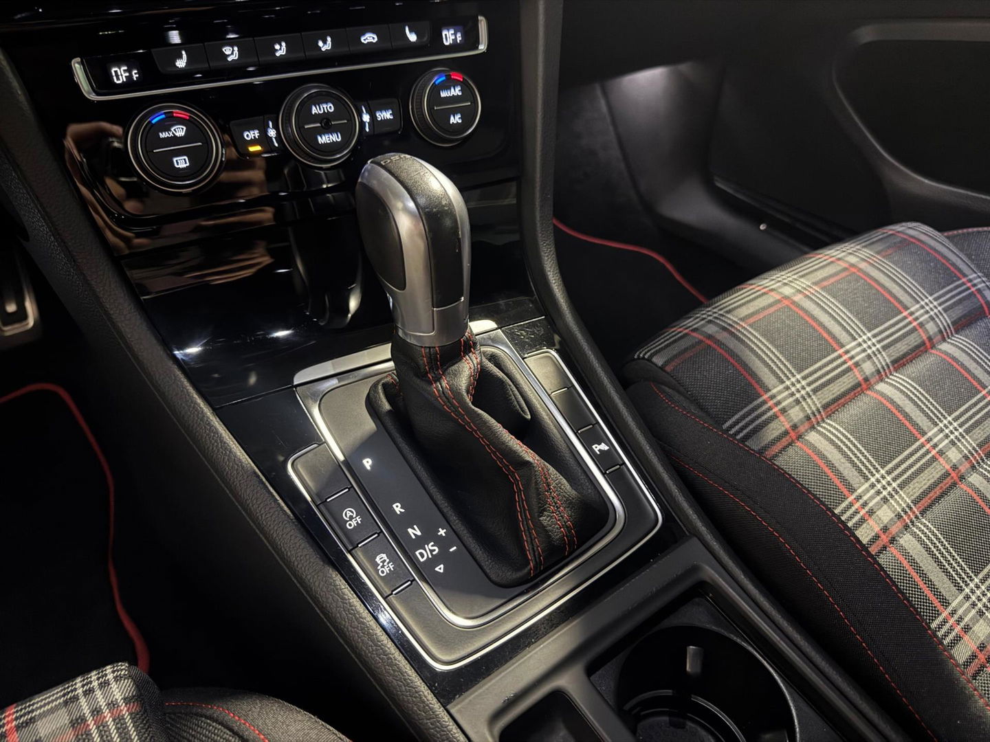 Volkswagen Golf 2.0 TSI GTI Performance CAM PDC