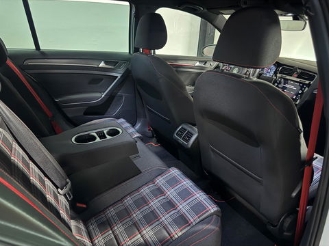 Volkswagen Golf 2.0 TSI GTI Performance CAM PDC