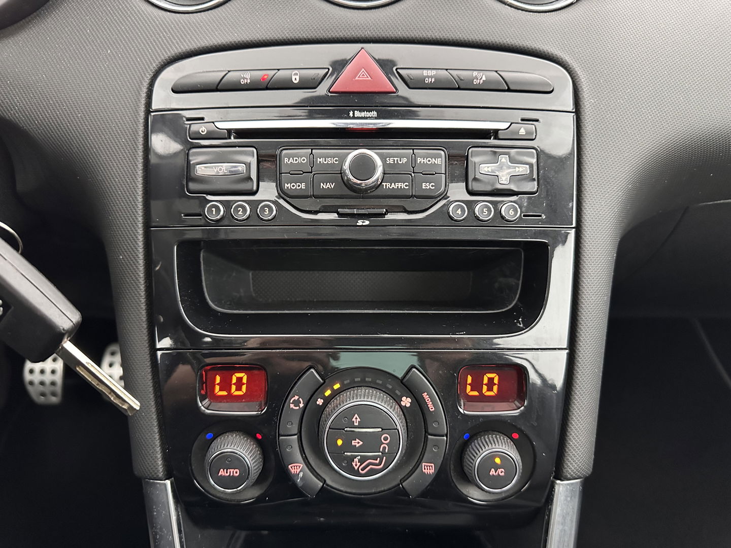 Peugeot 308 CC 1.6 THP Noir & Blanc *FULL-LEATHER | NAVI-FULLMAP | AIR-SCARF | SPORT/HEATED-SEATS | ECC | PDC | CRUISE | 18''ALU*