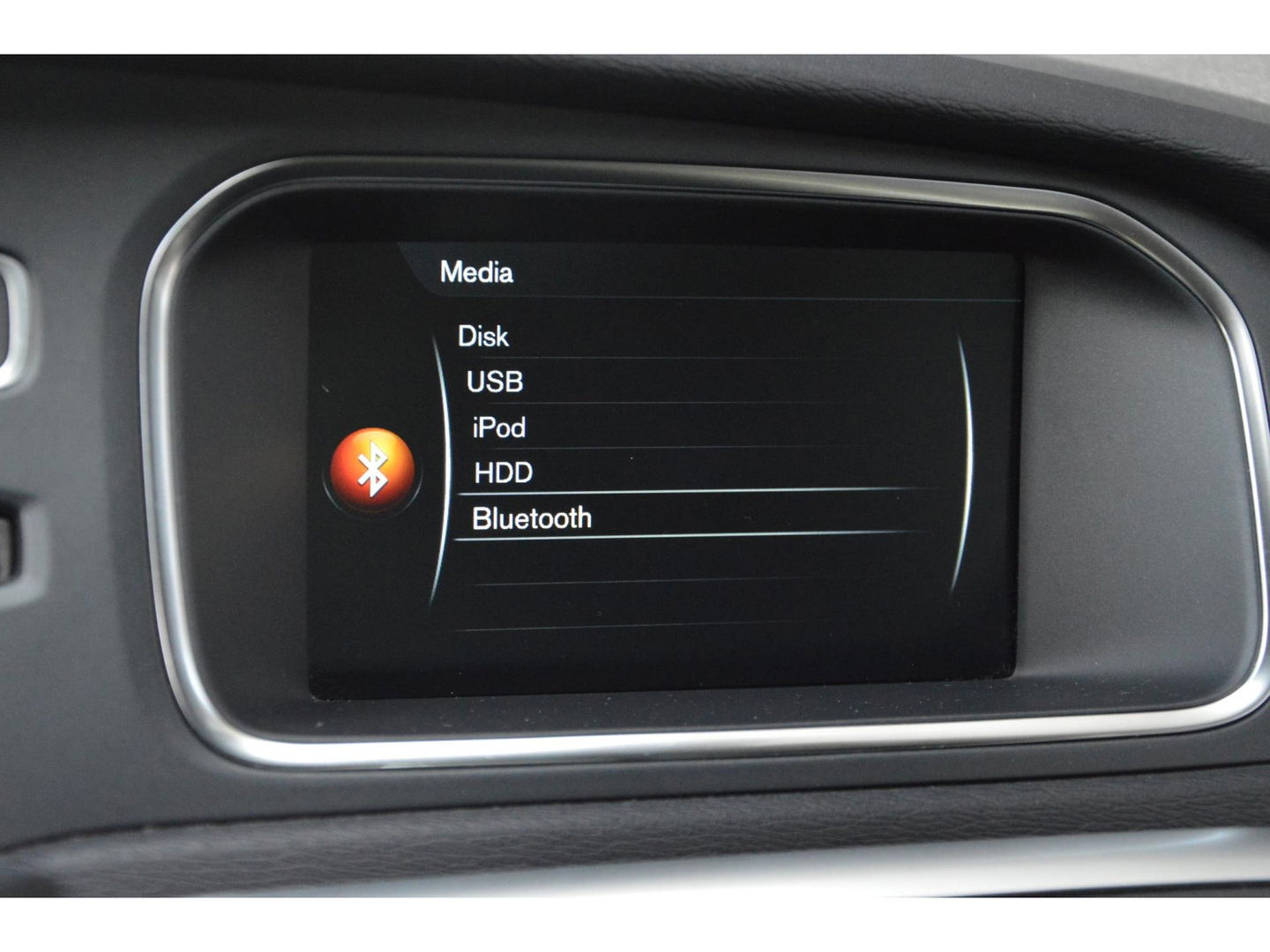 Volvo V40 T3 | Stoelverwarming | trekhaak | Cruise Control | VOC | Standkachel | High Performance Audio |