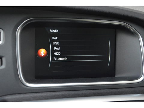 Volvo V40 T3 | Stoelverwarming | trekhaak | Cruise Control | VOC | Standkachel | High Performance Audio |