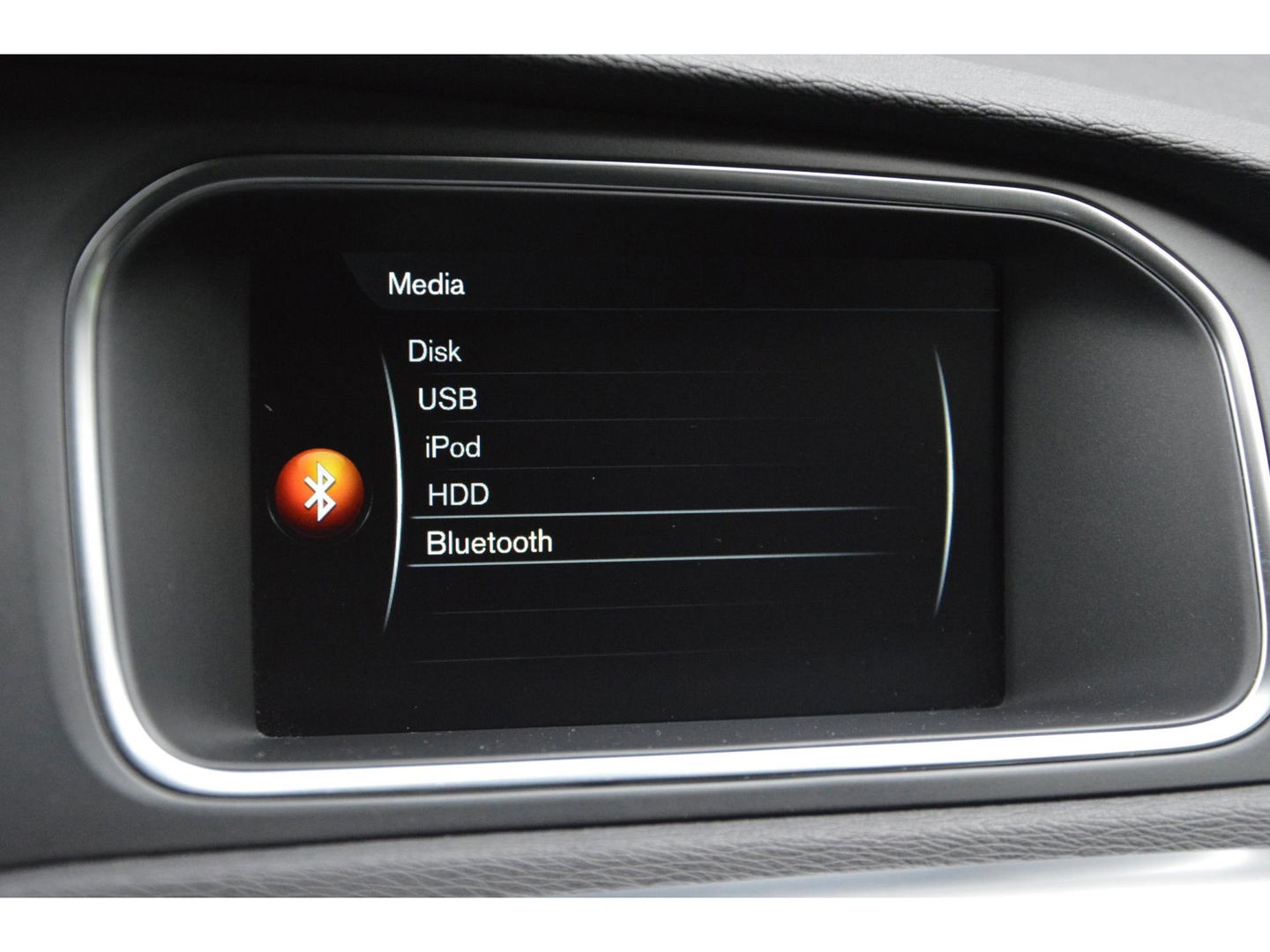 Volvo V40 T3 | Stoelverwarming | trekhaak | Cruise Control | VOC | Standkachel | High Performance Audio |