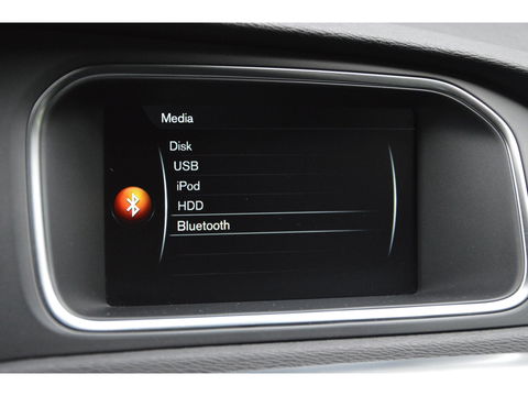 Volvo V40 T3 | Stoelverwarming | trekhaak | Cruise Control | VOC | Standkachel | High Performance Audio |