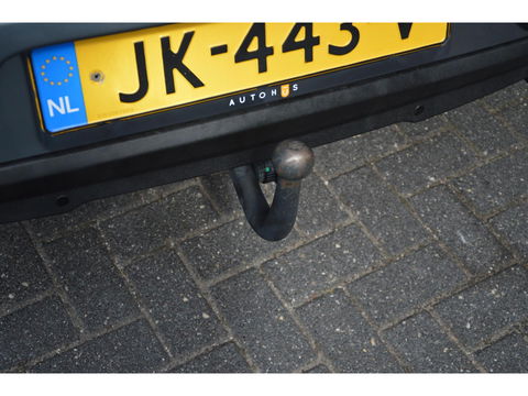 Volvo V40 T3 | Stoelverwarming | trekhaak | Cruise Control | VOC | Standkachel | High Performance Audio |