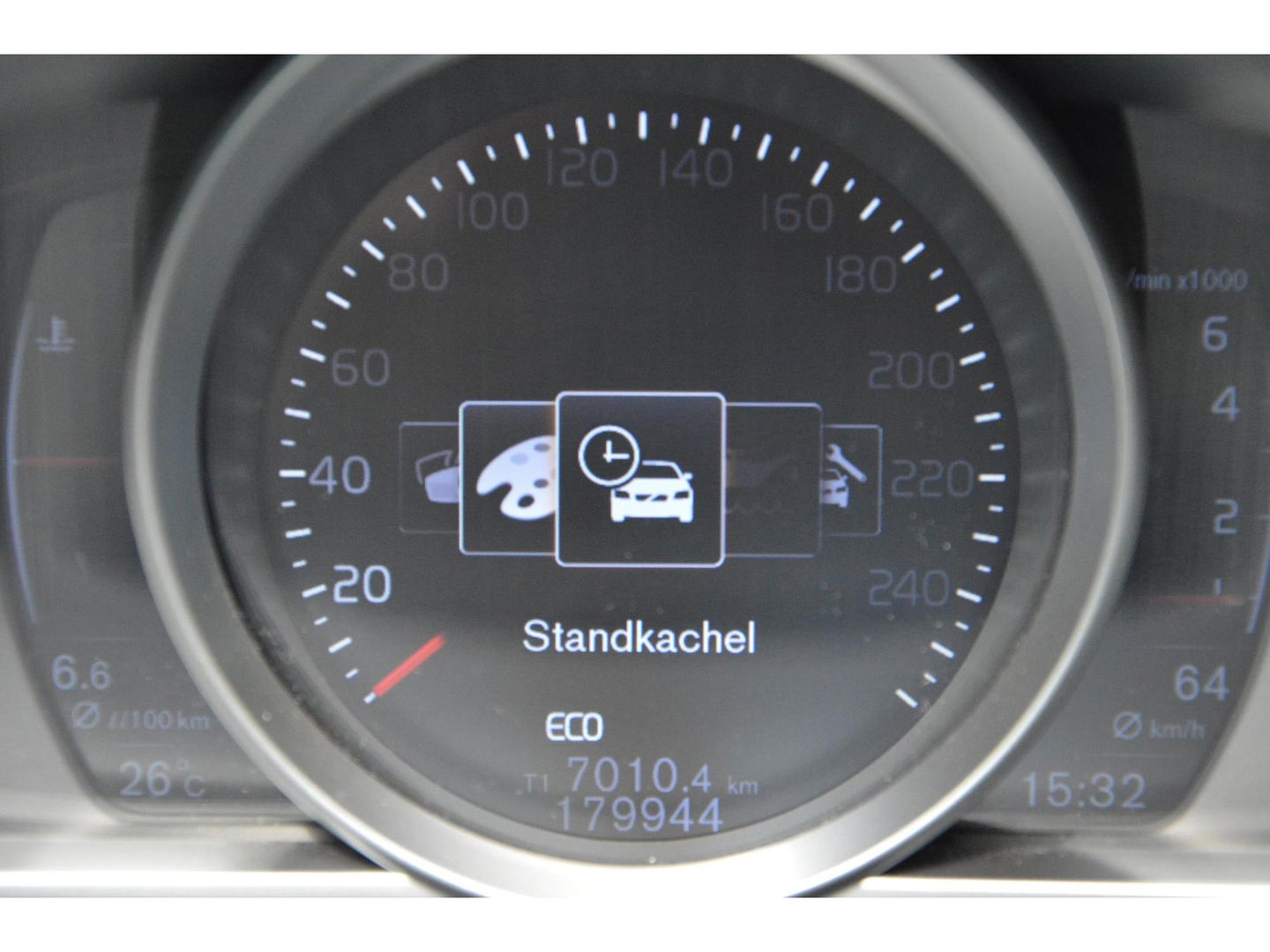 Volvo V40 T3 | Stoelverwarming | trekhaak | Cruise Control | VOC | Standkachel | High Performance Audio |