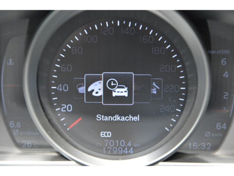 Volvo V40 T3 | Stoelverwarming | trekhaak | Cruise Control | VOC | Standkachel | High Performance Audio |