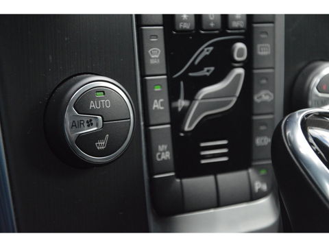 Volvo V40 T3 | Stoelverwarming | trekhaak | Cruise Control | VOC | Standkachel | High Performance Audio |