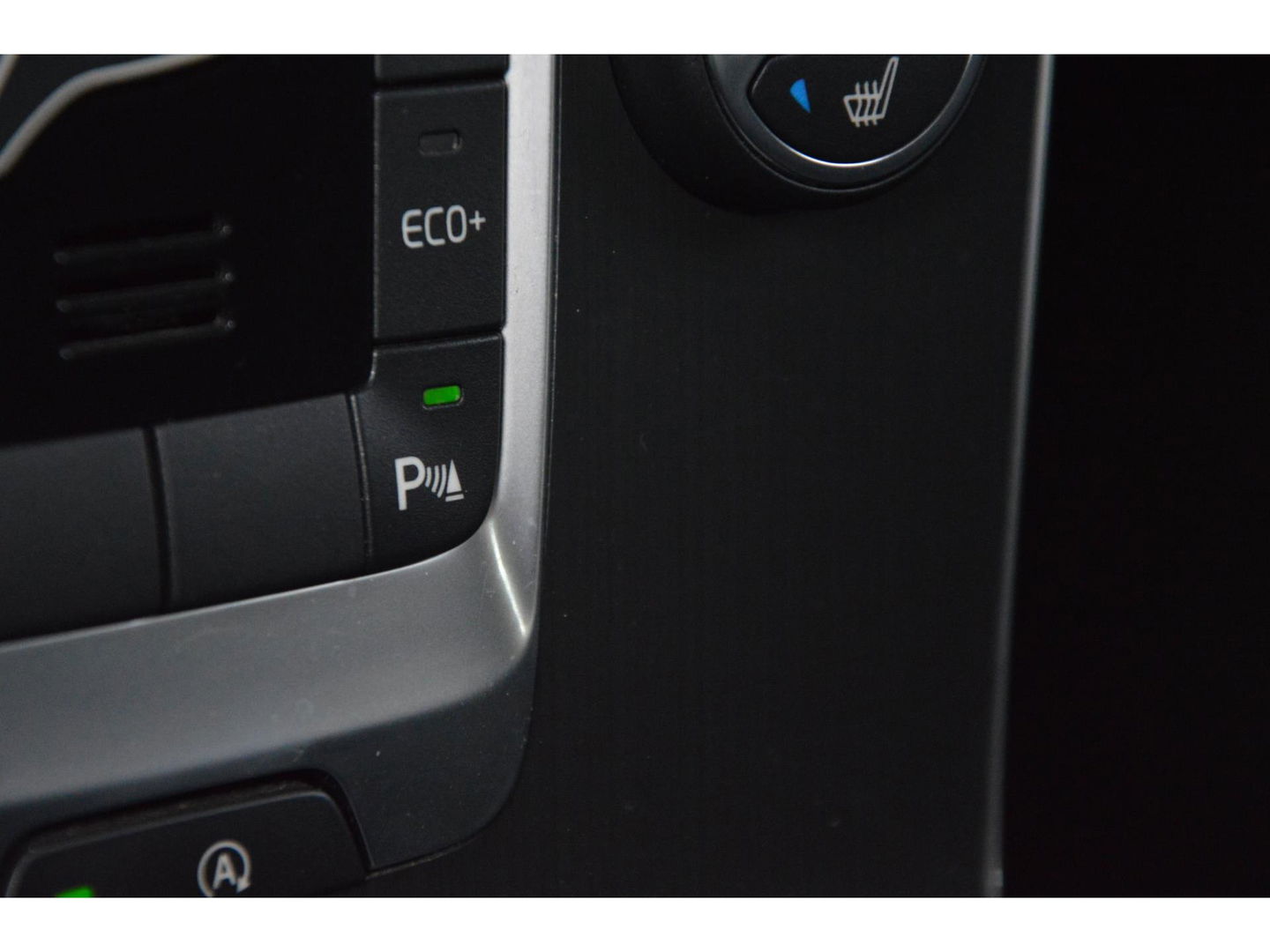Volvo V40 T3 | Stoelverwarming | trekhaak | Cruise Control | VOC | Standkachel | High Performance Audio |