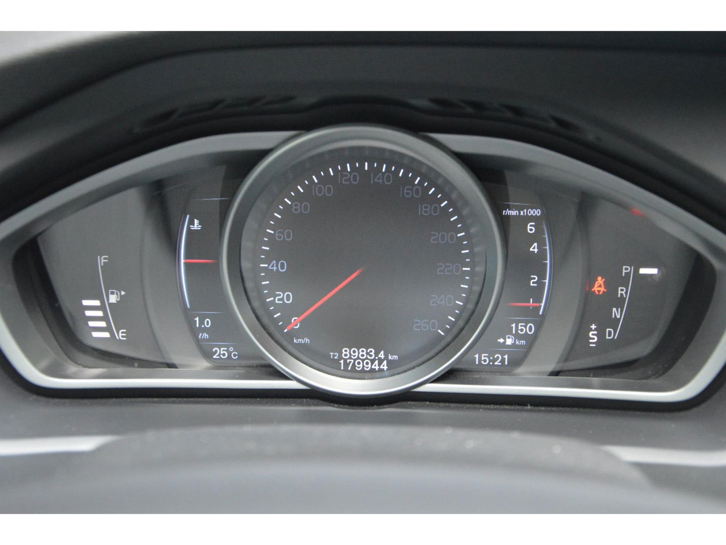 Volvo V40 T3 | Stoelverwarming | trekhaak | Cruise Control | VOC | Standkachel | High Performance Audio |